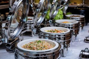 Sudah termasuk sarapan prasmanan setiap hari