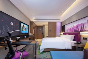 Comfort Single Room, 1 Queen Bed, Private Bathroom, City View | Desk, laptop workspace, free WiFi