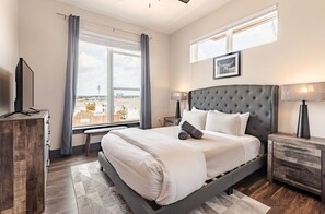 2 bedrooms, desk, iron/ironing board, free WiFi