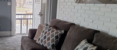 TV connectée, lecteur de DVD, livres