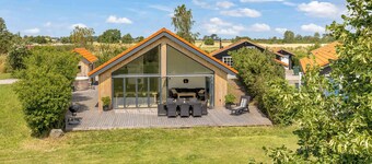 Modern holiday home close to the beach