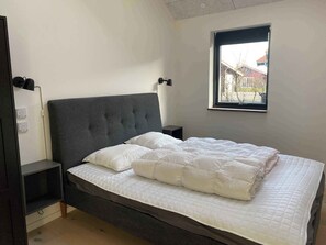 3 bedrooms, free WiFi - Modern holiday home close to the beach (Væggerløse)