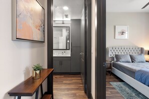 2 bedrooms, desk, iron/ironing board, travel crib