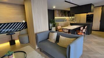 Apartemen | Area keluarga | TV layar datar