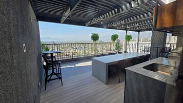 Apartment | Outdoor dining