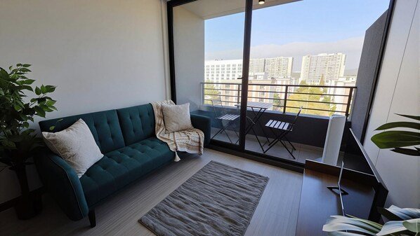 Apartment | Living area | Flat-screen TV