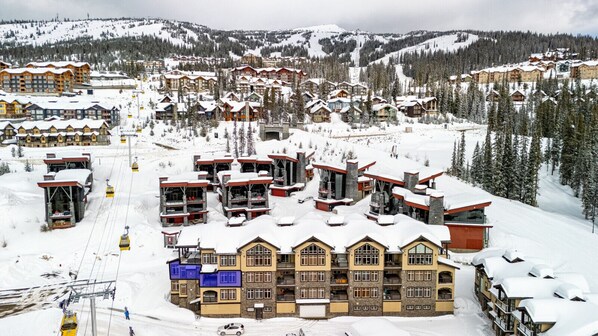 Exterior - Southpoint 25. 2 Bdrm Ski In/Out w Hot Tub (Beaverdell)