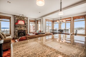 Interior - Southpoint 25. 2 Bdrm Ski In/Out w Hot Tub (Beaverdell)