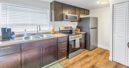 Charming grand central studio-parking, WiFi, furnished