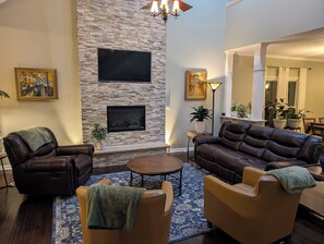 Smart TV, fireplace