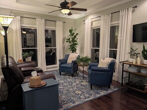 Smart TV, fireplace