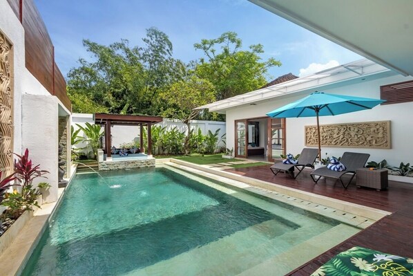 Outdoor pool - Villa Isabella, Beautiful Luxury 3 Br Villa (Seminyak)