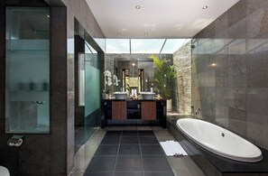 Hair dryer, towels, soap, shampoo - Villa Isabella, Beautiful Luxury 3 Br Villa (Seminyak)