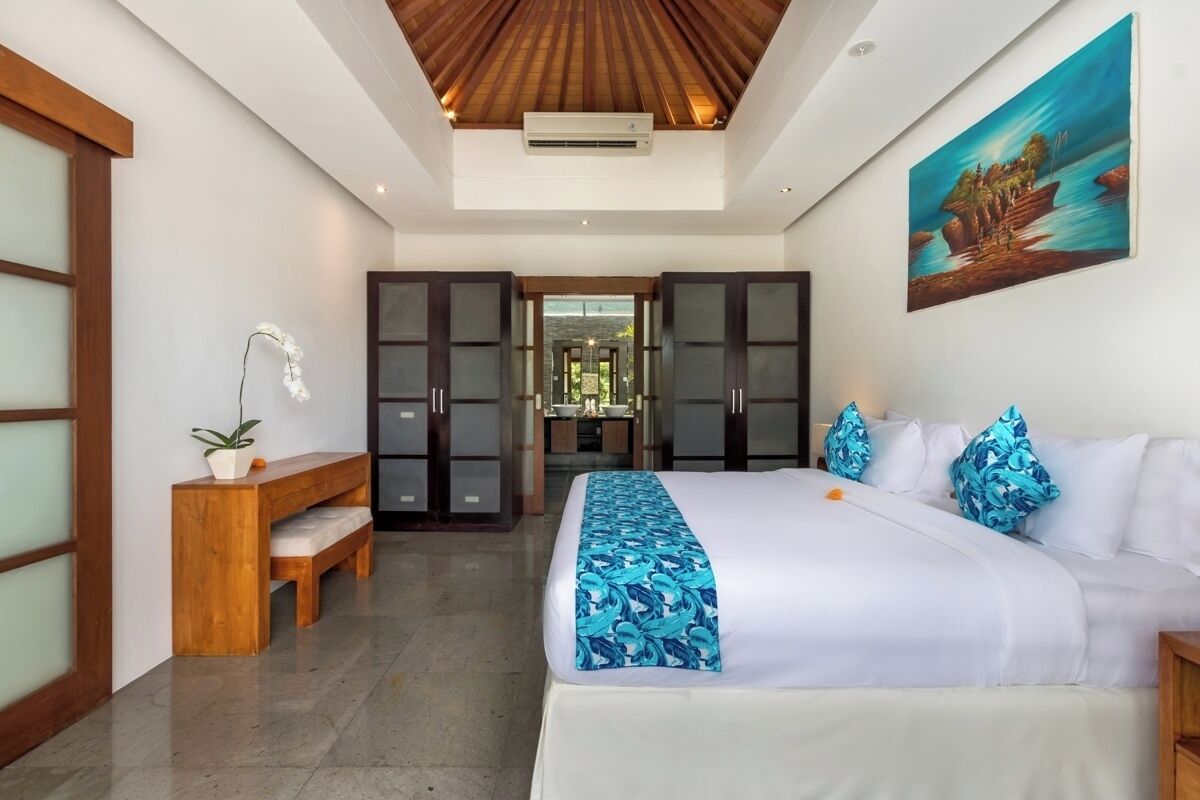 3 bedrooms, in-room safe, iron/ironing board, free WiFi