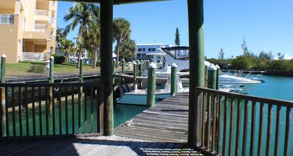 Gated condo w/boat dock/beach/pool/hot tub