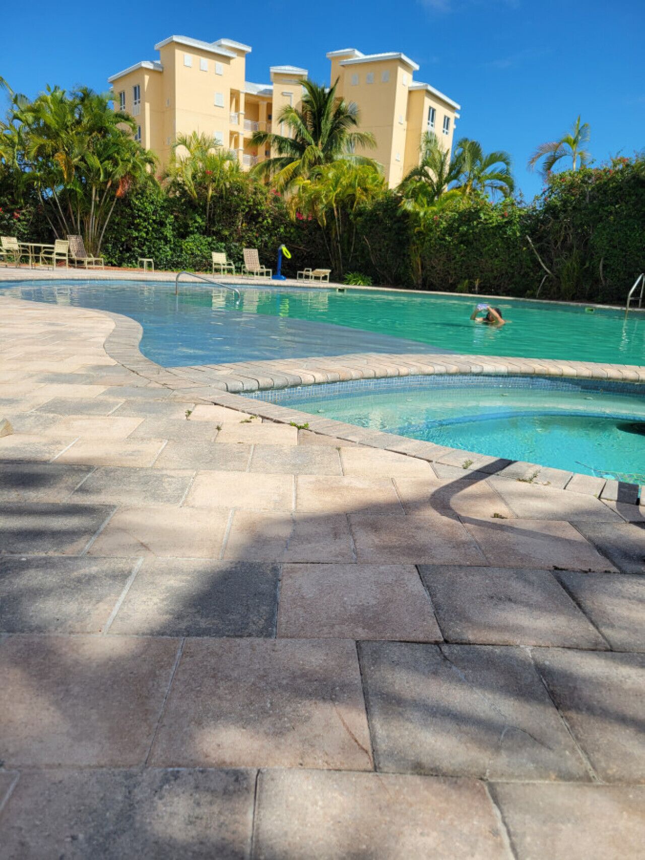 Lämmitetty uima-allas