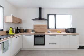 Kühlschrank, Mikrowelle, Ofen, Geschirrspüler