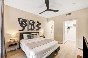 2 chambres, fer et planche à repasser, Wi-Fi, draps fournis