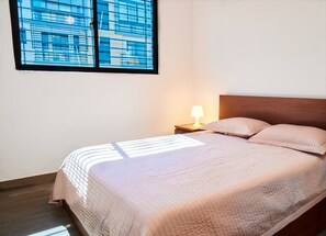 2 bedrooms, iron/ironing board, WiFi