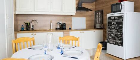 Fridge, microwave, coffee/tea maker, toaster