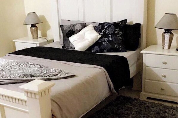 2 bedrooms, iron/ironing board, WiFi, bed sheets