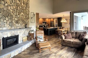 Télévision, cheminée