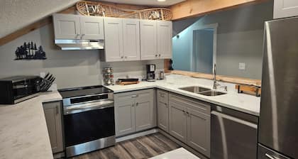 Spacious 5-bedroom House in Greenwater, mins from Mt. Rainier National Park.