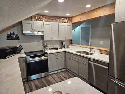 Spacious 5-bedroom House in Greenwater, mins from Mt. Rainier National Park.