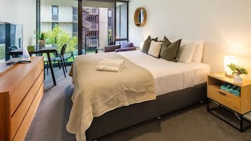 1 slaapkamer, een bureau, een strijkplank/strijkijzer, gratis wifi