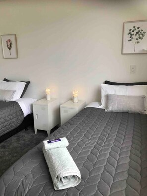 2 habitaciones, tabla de planchar con plancha y wifi gratis 