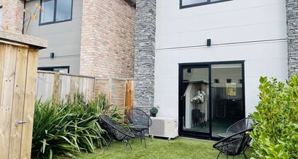 Hagley Townhouse 2 bed 1 bath