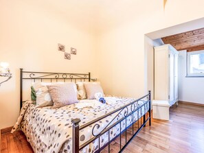 1 bedroom, iron/ironing board, WiFi