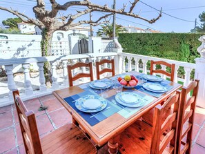 屋外ダイニングエリア