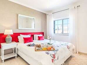 2 Schlafzimmer, Schreibtisch, Bügeleisen/Bügelbrett, WLAN