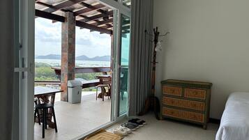 Family Villa, 3 Bedrooms, Private Pool, Lake View | Free WiFi, bed sheets