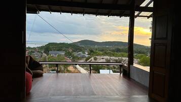 Villa familiar, 2 habitaciones, alberca privada, vista al lago | 2 habitaciones, wifi gratis y ropa de cama