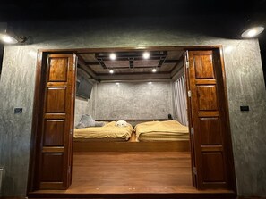 Vil·la familiar, 2 dormitoris, piscina privada, vistes al llac | 2 dormitoris, wifi gratuïta i roba de llit