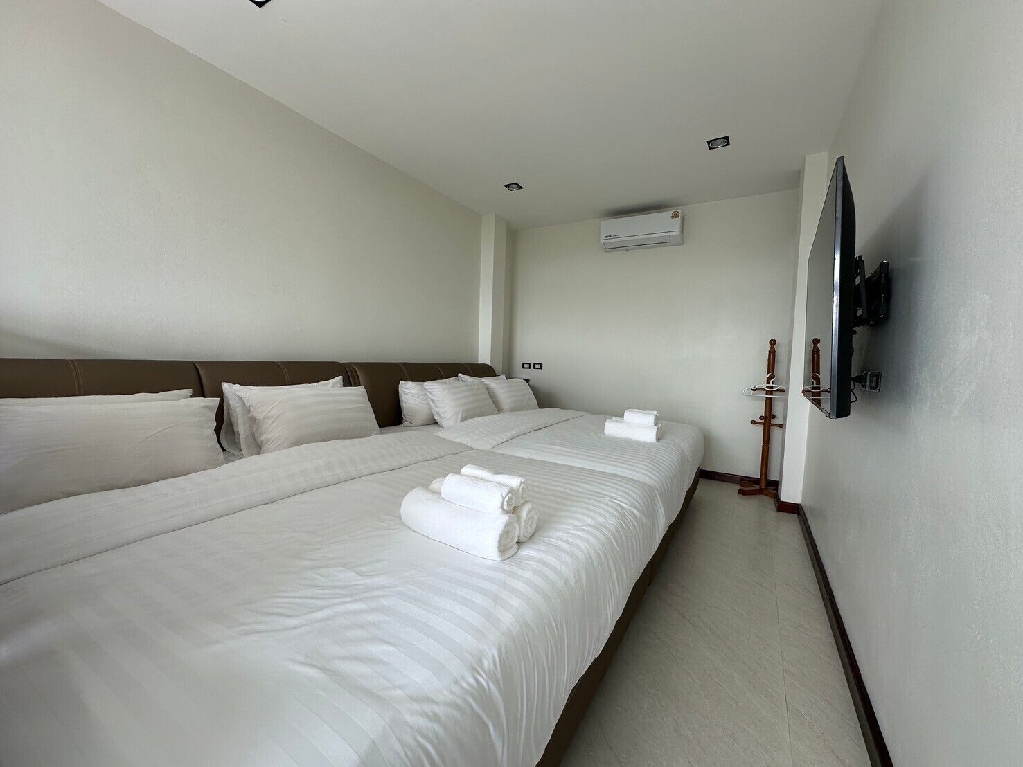 Family Villa, 3 Bedrooms, Private Pool, Lake View | Free WiFi, bed sheets