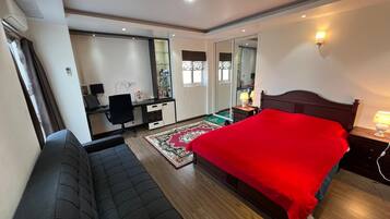 3 bedrooms, iron/ironing board, WiFi, bed sheets