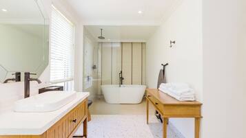 Superior Villa, 3 Bedrooms, Beach View | Bathroom