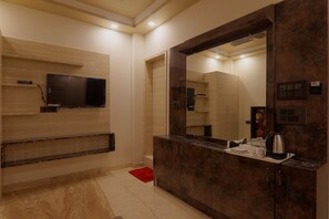 デラックス スイート | セーフティボックス (室内)、防音設備、WiFi (無料)