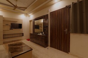 デラックス スイート | セーフティボックス (室内)、防音設備、WiFi (無料)