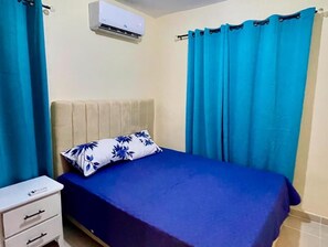 3 bedrooms, WiFi, bed sheets - posada del caribe, a 10 minutos del Aeropuerto Internacional de las Americas (Santo Domingo Este)