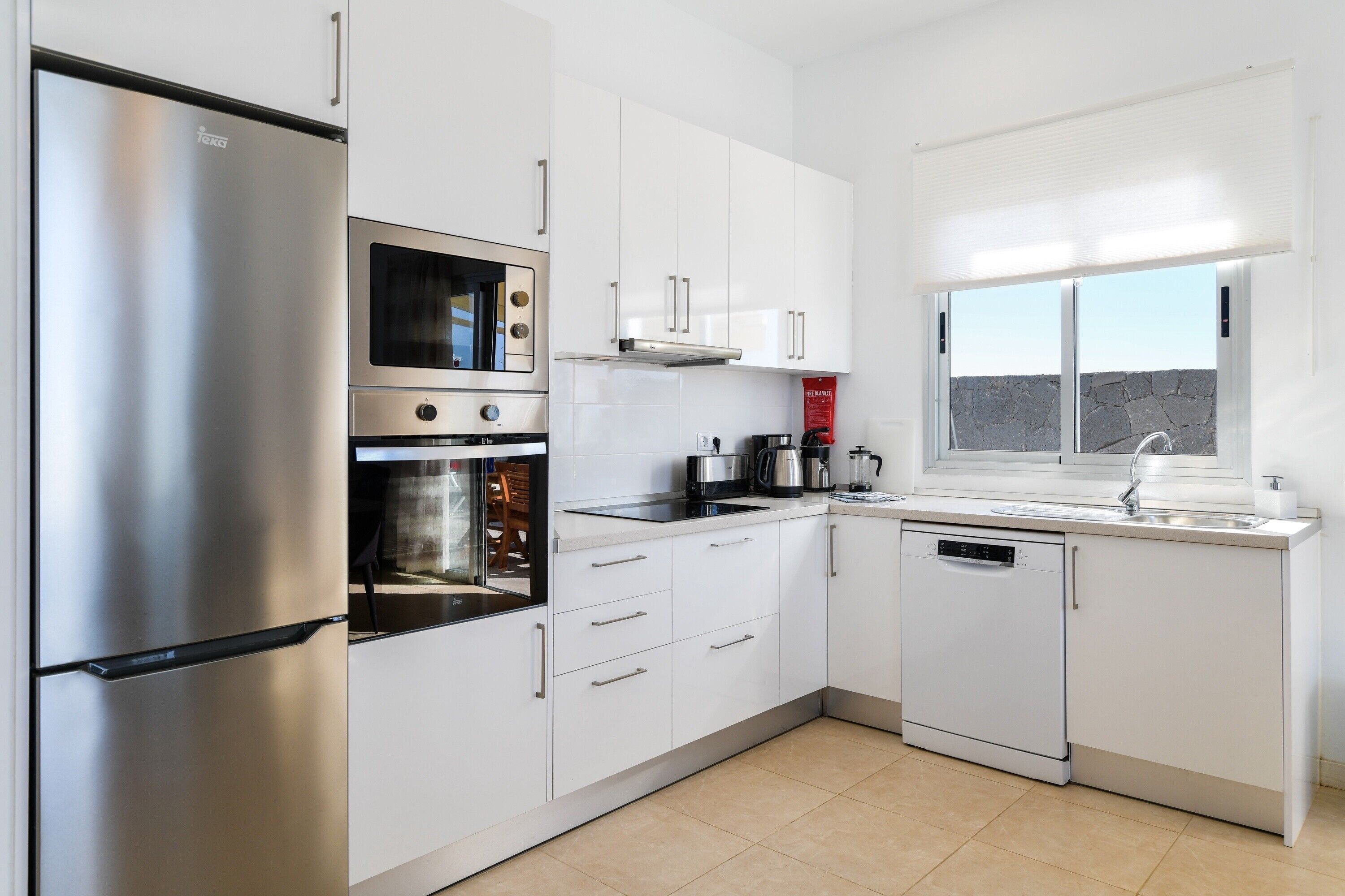 Refrigerador, microondas, horno, placa de cocina