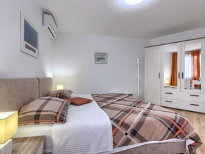 2 bedrooms, iron/ironing board, WiFi - Poreč Center Sea by Interhome (Poreč)