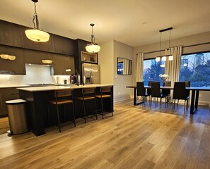 Mikrowelle, Ofen, Herdplatte, Geschirrspüler