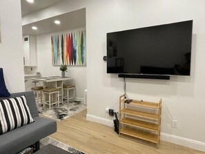 Living area - Modern Mountain Escape | Cozy Retreat with Stunning Views (Eden)