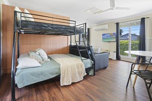 1 chambre, bureau, fer et planche Ă repasser, accĂšs au Wi-Fi (inclus)