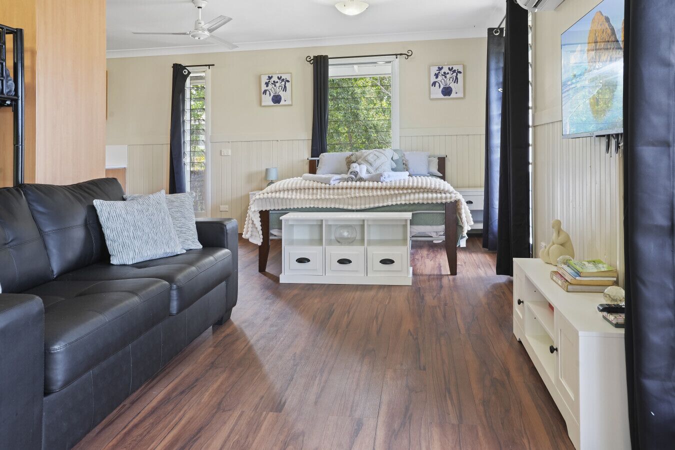 1 habitación, escritorio, tabla de planchar con plancha y wifi gratis 