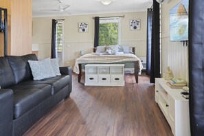 1 bedroom, desk, iron/ironing board, free WiFi